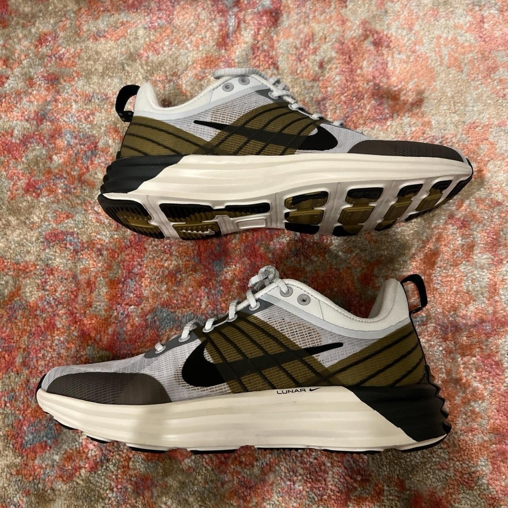 Nike Lunar Roam Platinum Tint Desert Moss Size Women’s 8 (men’s size 6)